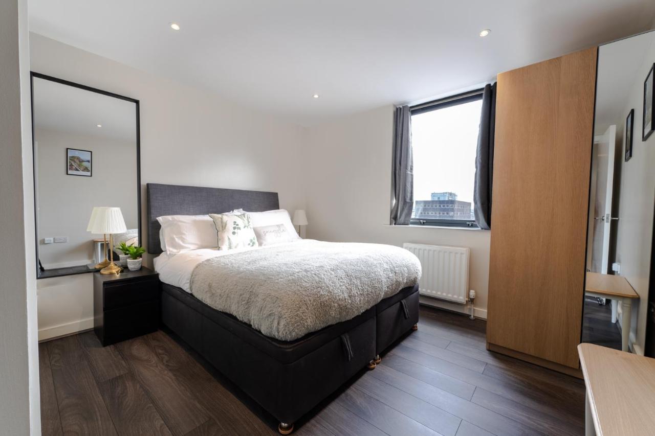 Quarters: 10th Floor Gem Apartamento