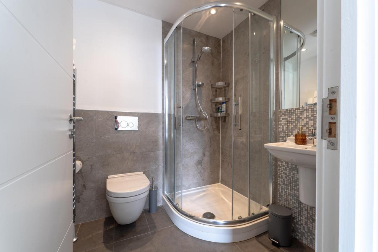 Apartment Quarters: 10th Floor Gem Belfast